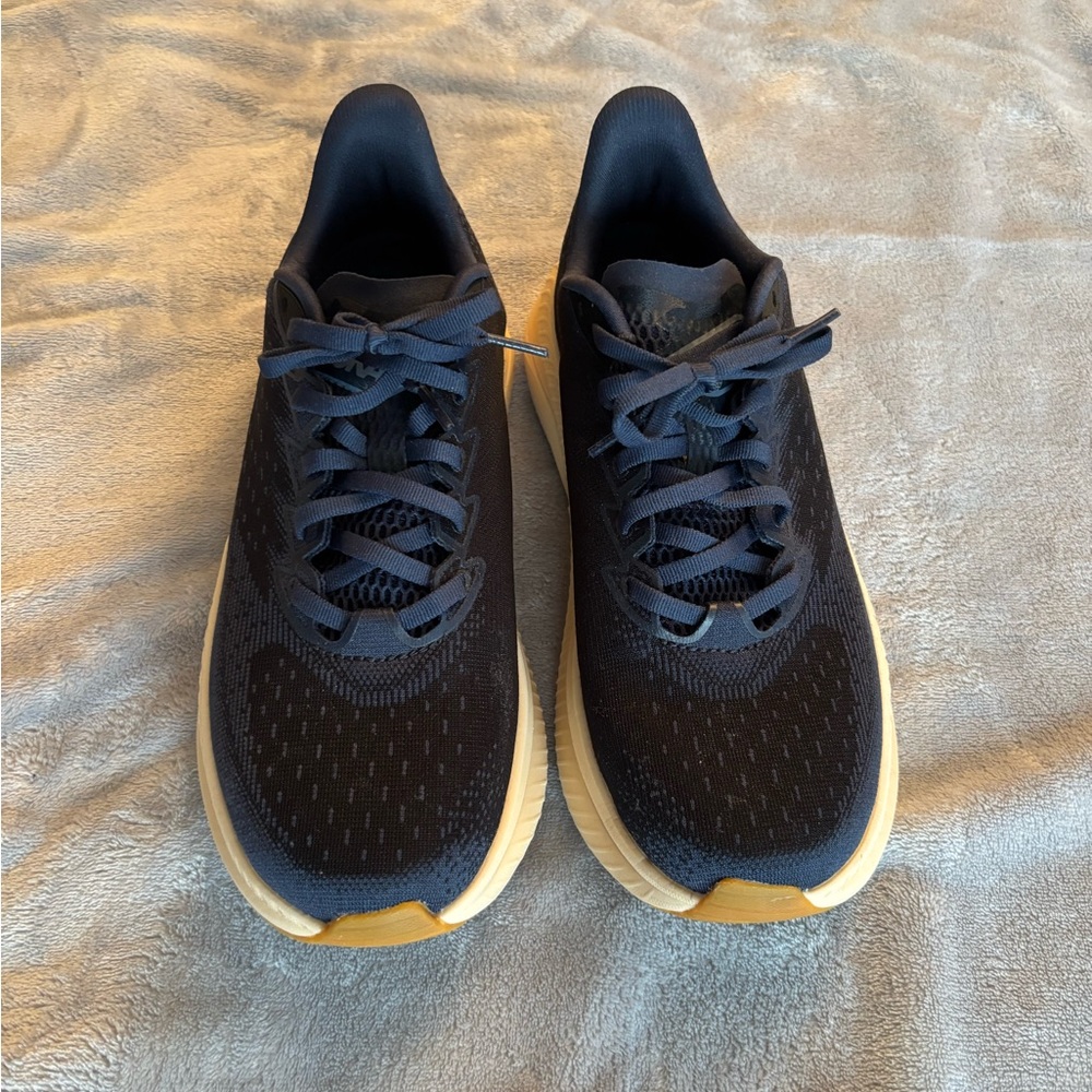 Hoka Mach 6 Varsity Navy / Black 
BRAND NEW NO BOX
